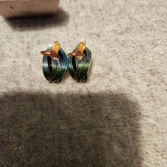 Elegant Gold and Green Earrings - Picture 4 of 5
